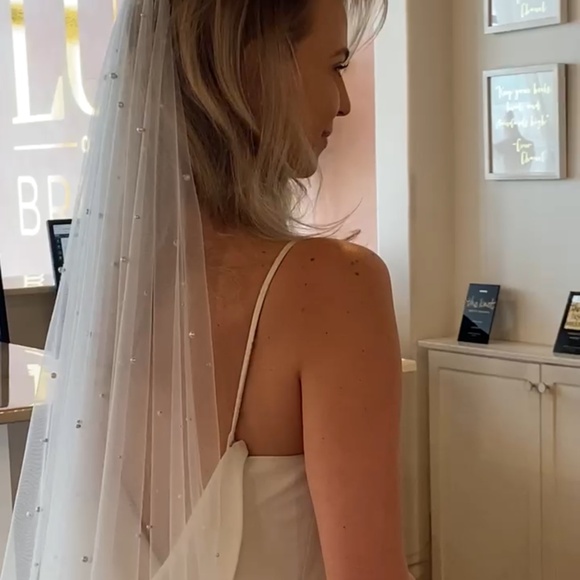 NEW COOPER VEIL PEARL CATHEDRAL LENGTH VEIL main image 6
